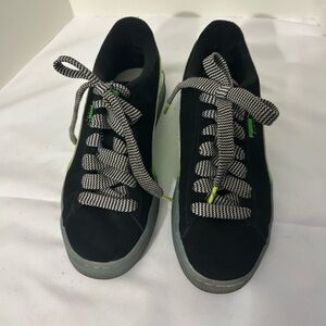 Puma Suede Slime boy’s sneaker size 6. Lime green slime